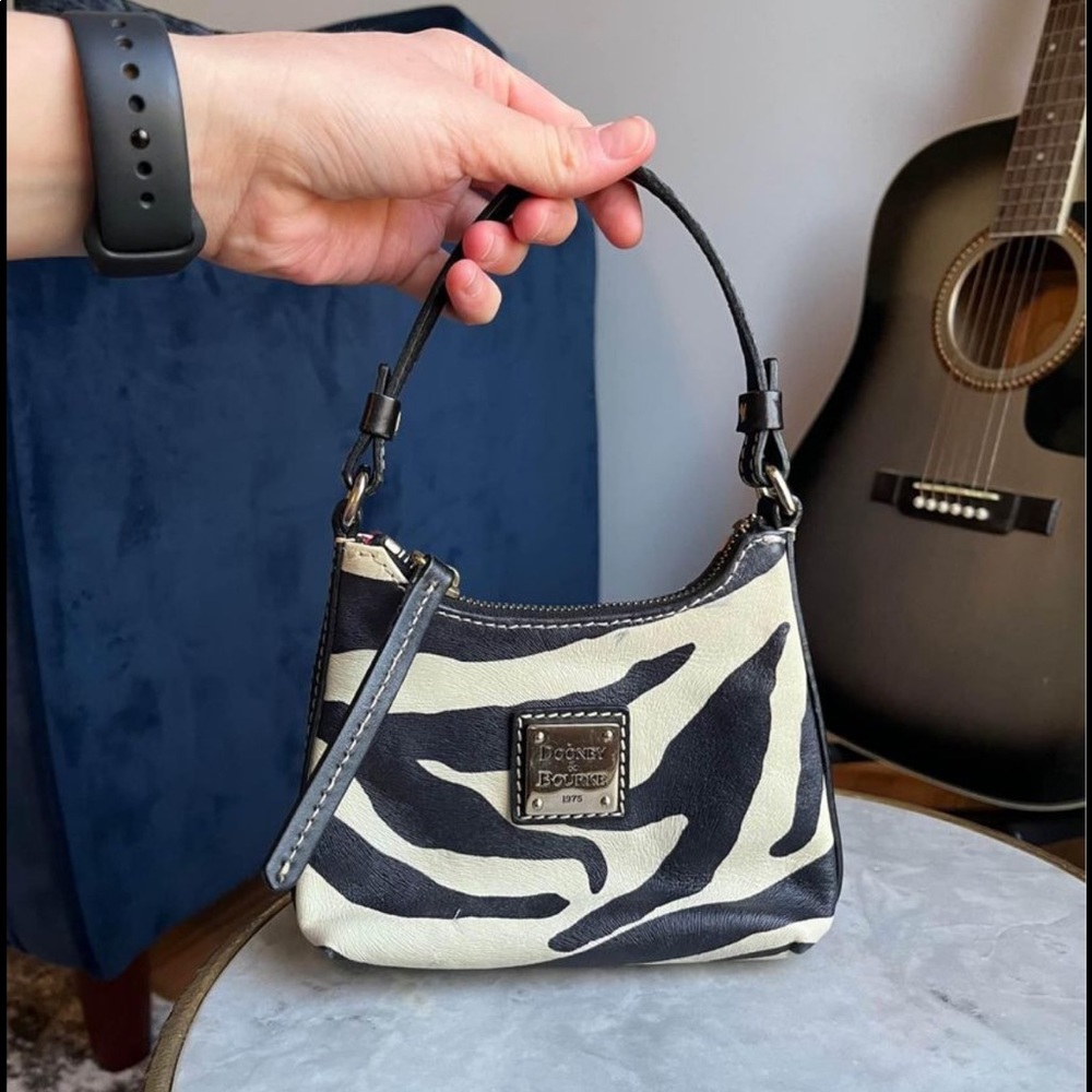 Dooney & Bourke Zebra Mini Handbag

J6614122